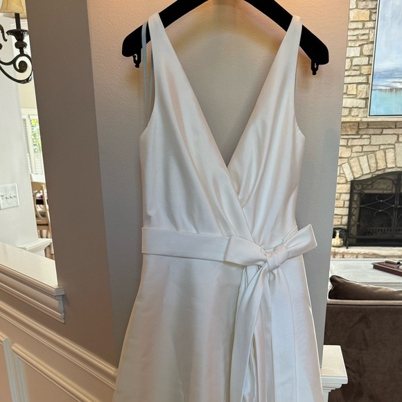 Carolina Herrera Gardenia Wedding Dress - Picture 5 of 15